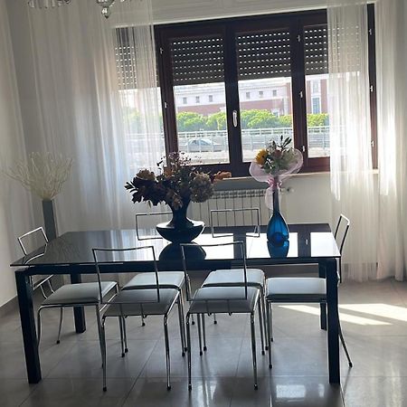 Sun-Kissed Seaside Retreat: Your Pescara Getaway Luaran gambar